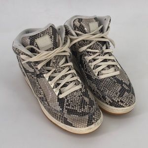Nike Air Python | Men’s | size 9 | white and black
